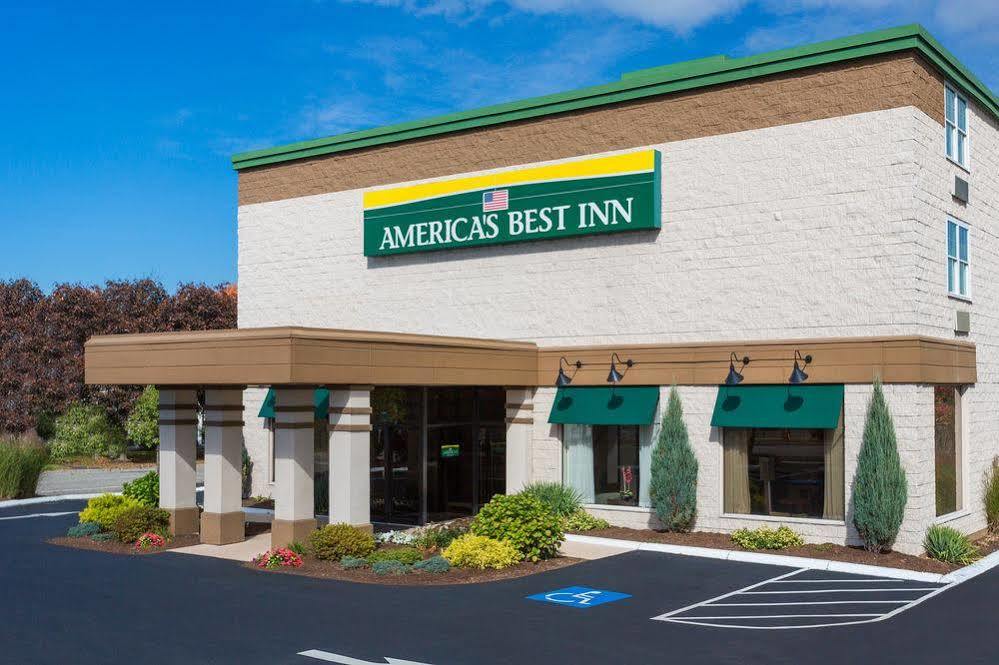 Howard Johnson By Wyndham Portsmouth Bagian luar foto