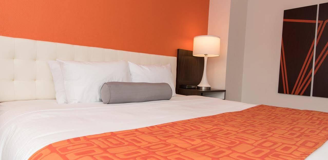 Howard Johnson By Wyndham Portsmouth Bagian luar foto